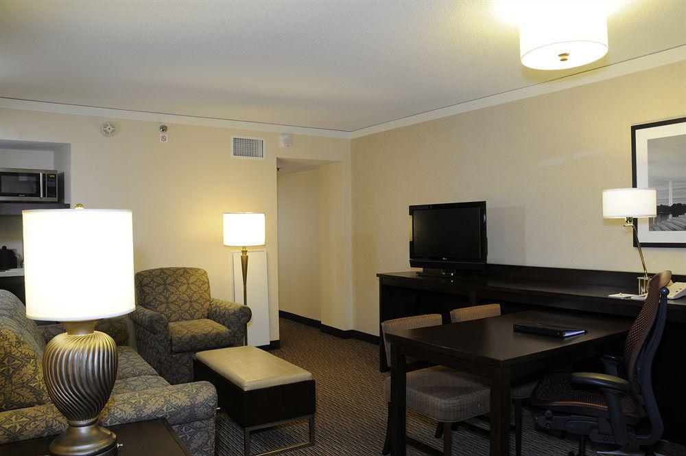 Embassy Suites Tysons Corner Esterno foto