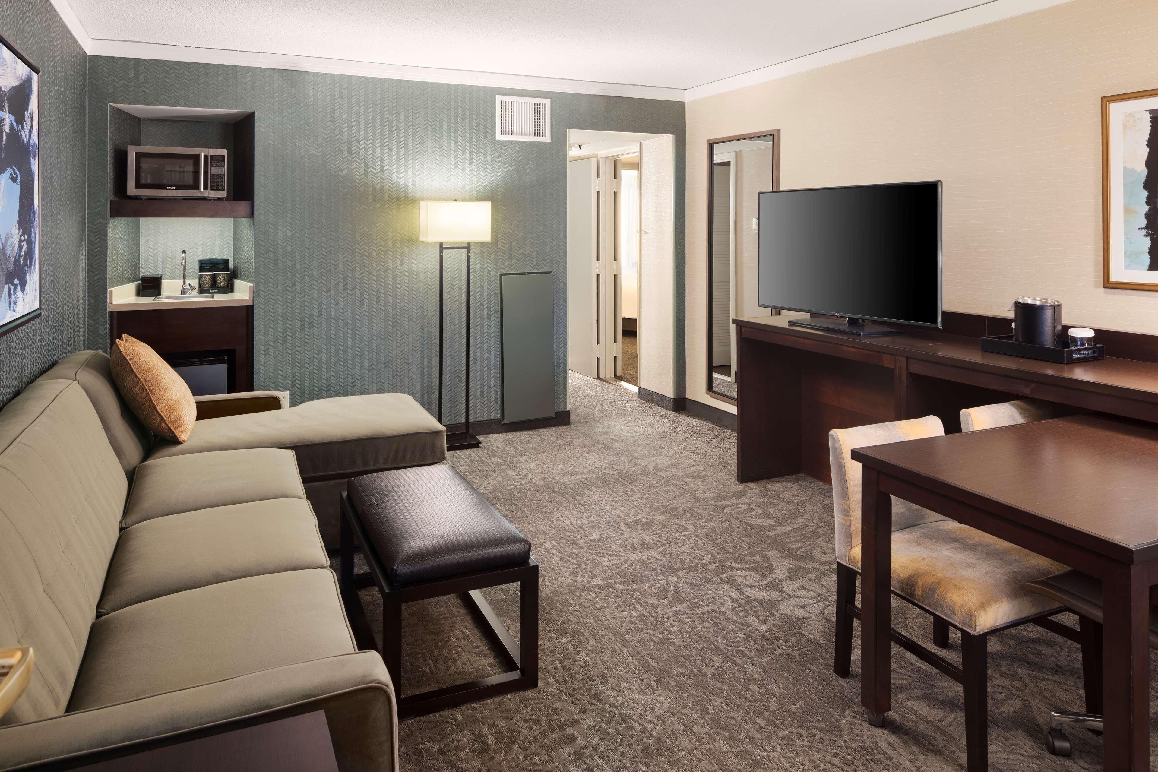 Embassy Suites Tysons Corner Esterno foto