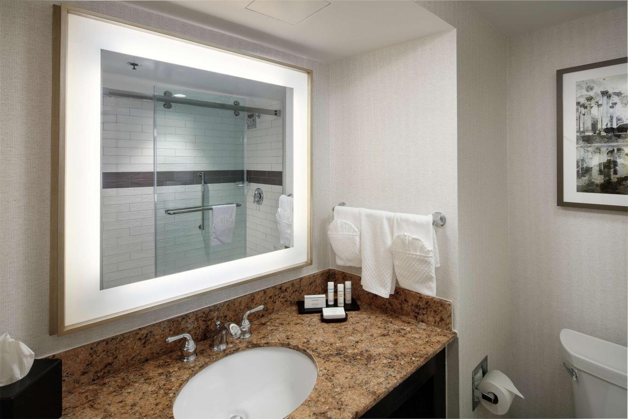 Embassy Suites Tysons Corner Esterno foto