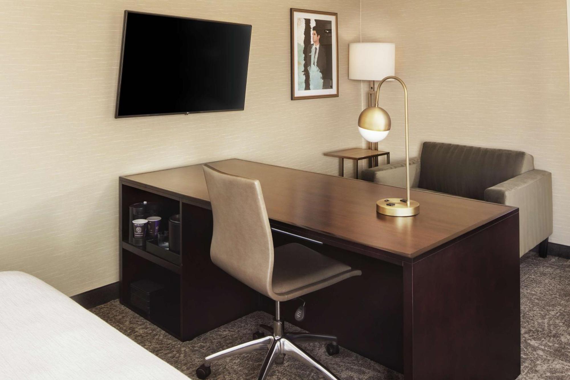 Embassy Suites Tysons Corner Esterno foto