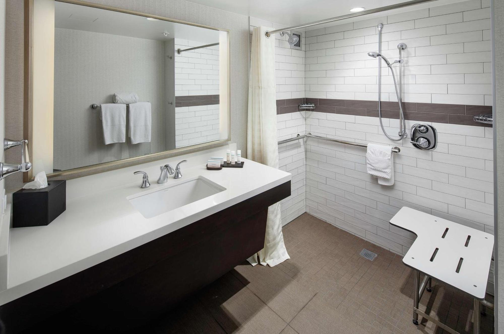 Embassy Suites Tysons Corner Esterno foto