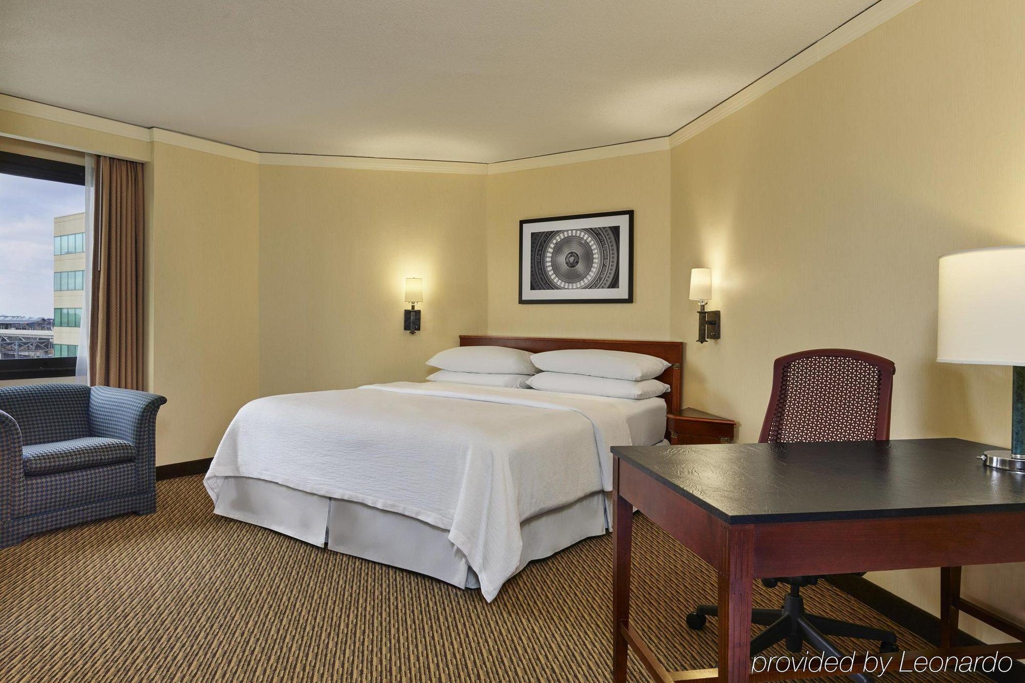 Embassy Suites Tysons Corner Esterno foto