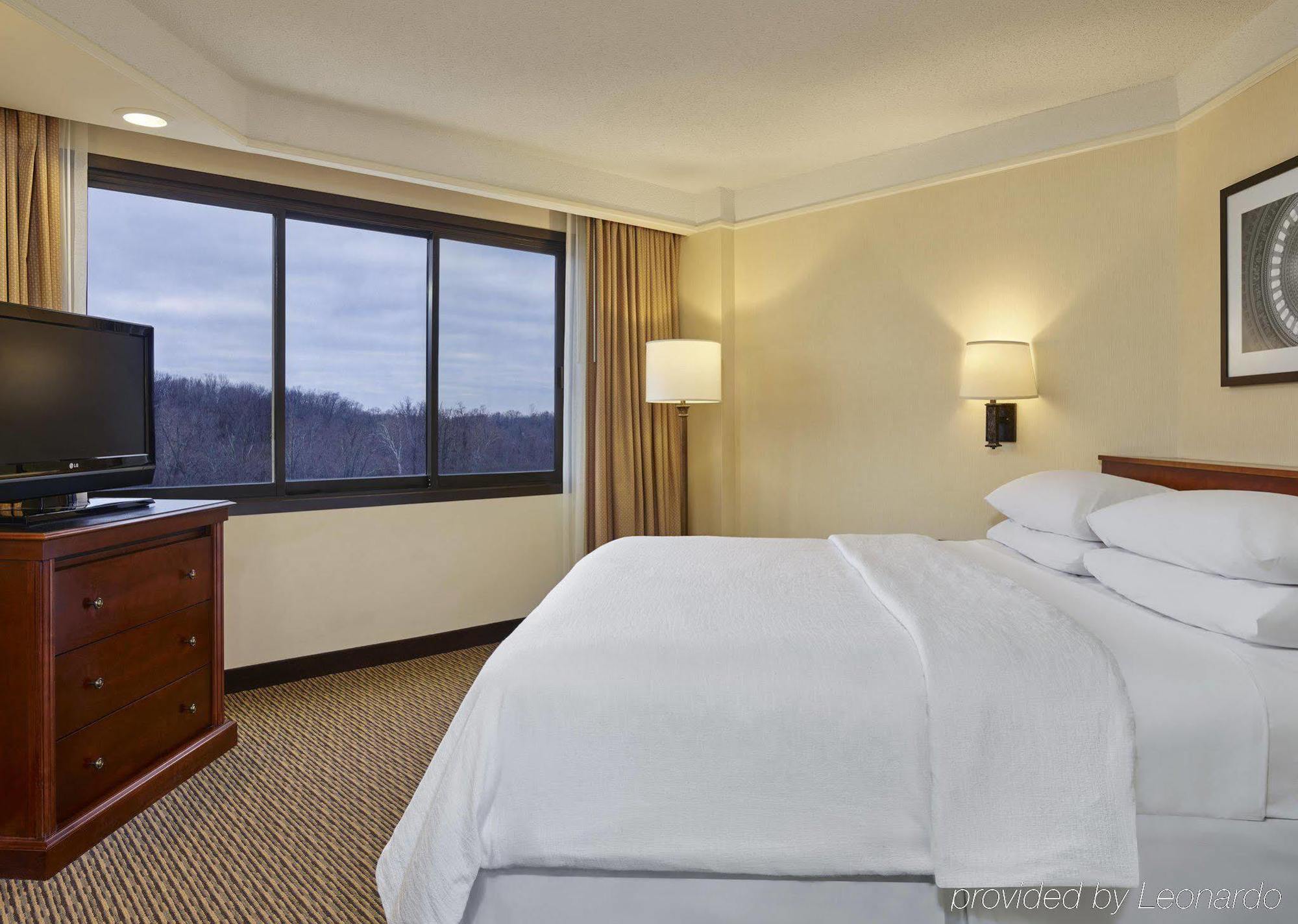 Embassy Suites Tysons Corner Esterno foto