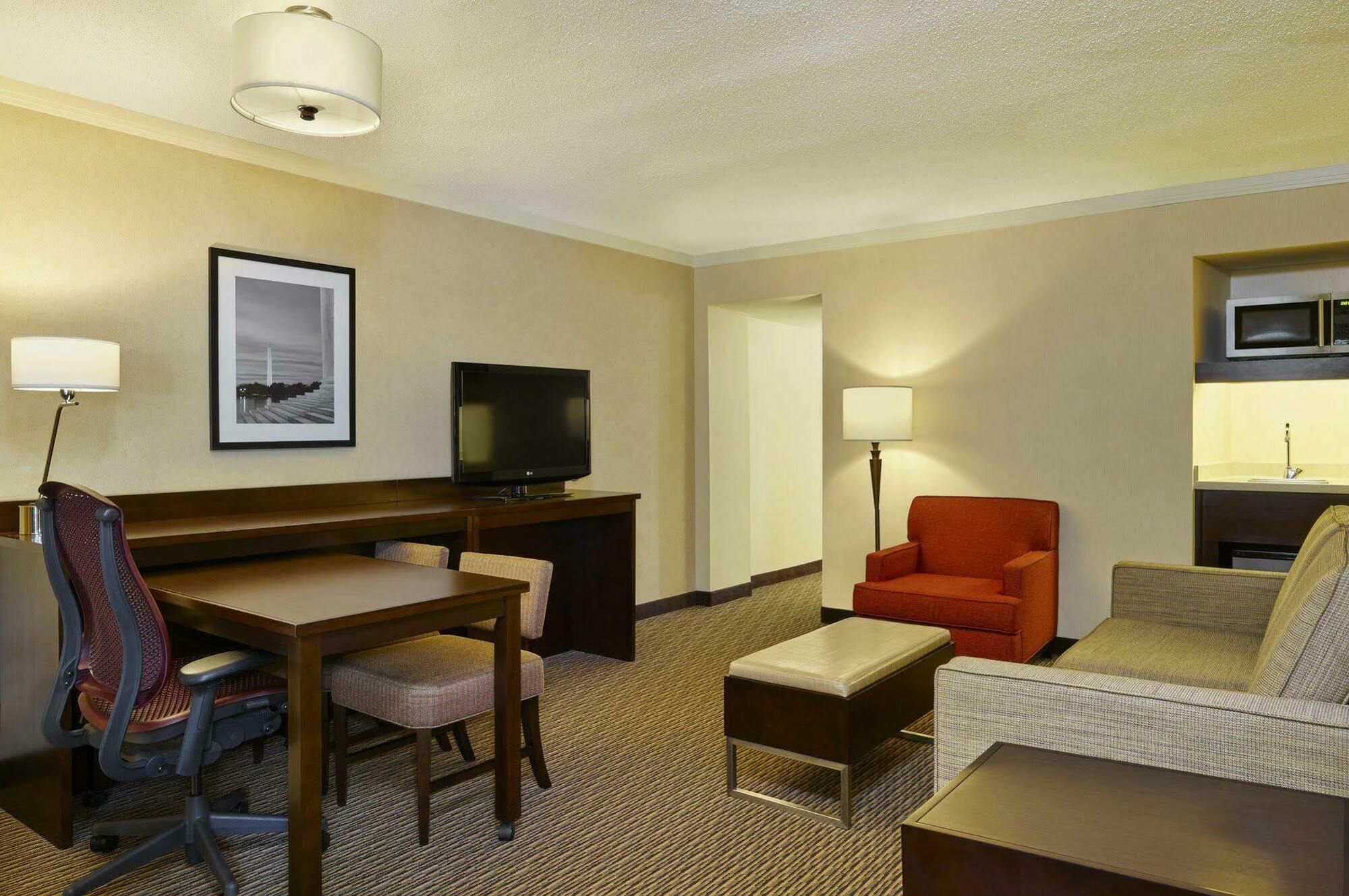 Embassy Suites Tysons Corner Esterno foto