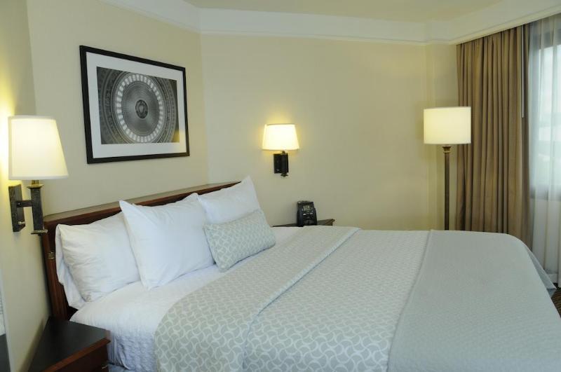 Embassy Suites Tysons Corner Esterno foto